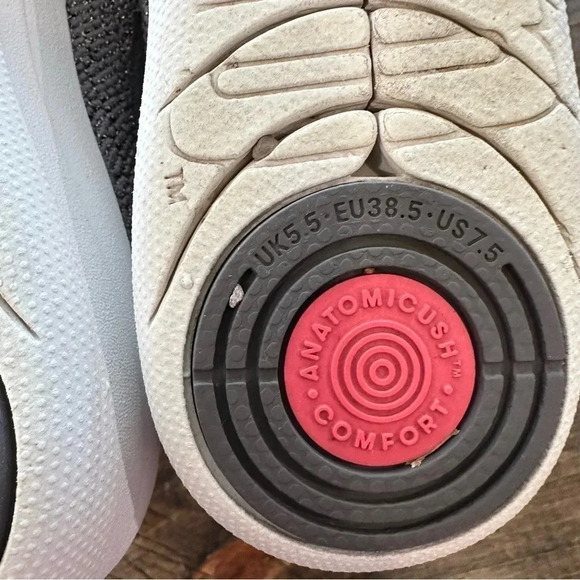 FitFlop Women's Metallic Pewter Uberknit Slip On Sneakers Size 7.5 GUC - Picture 7 of 8